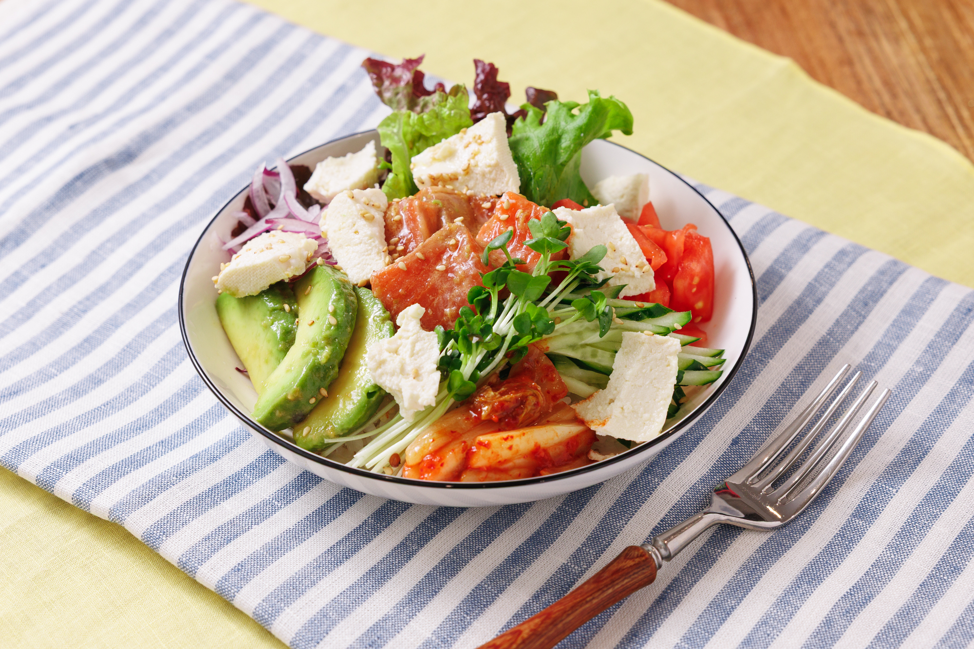 サーモンと豆腐の発酵ポキ丼
